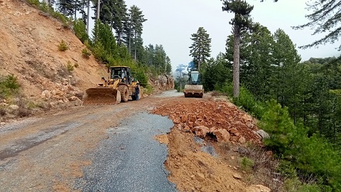 Alanya'da yol bakım çalışmaları sürüyor 